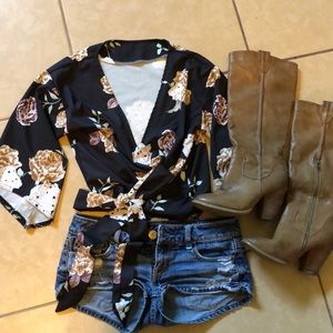 Floral v neck tie crop top